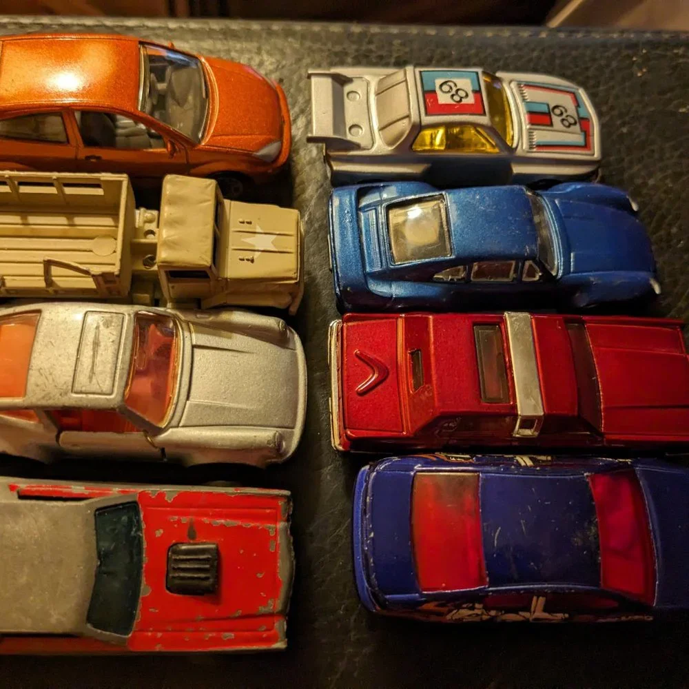 Lot 25 Toy Vehicles Old and New Hot Wheels and others